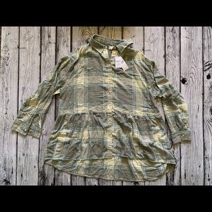 American Eagle So Soft High Low Button Down Shirt Size Medium